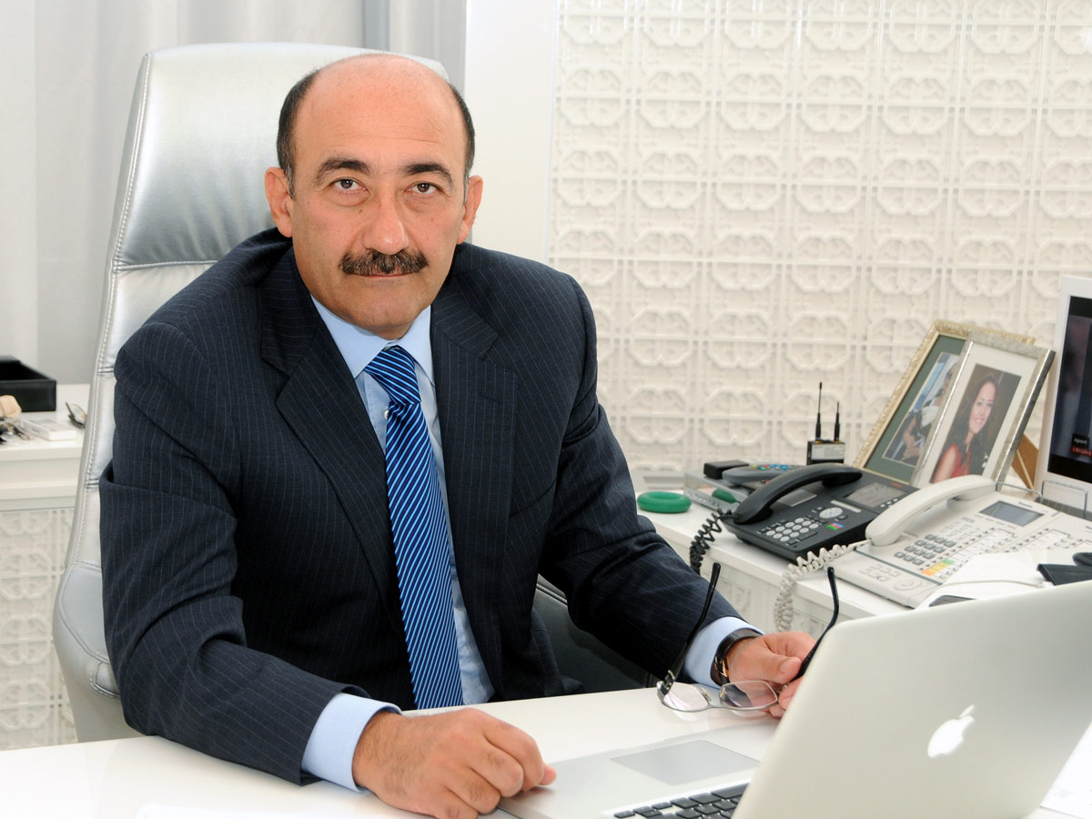 “İndiki nazir öz yarıtmaz fəaliyyəti ilə Əbülfəz Qarayevin atasına rəhmət oxutdurur”