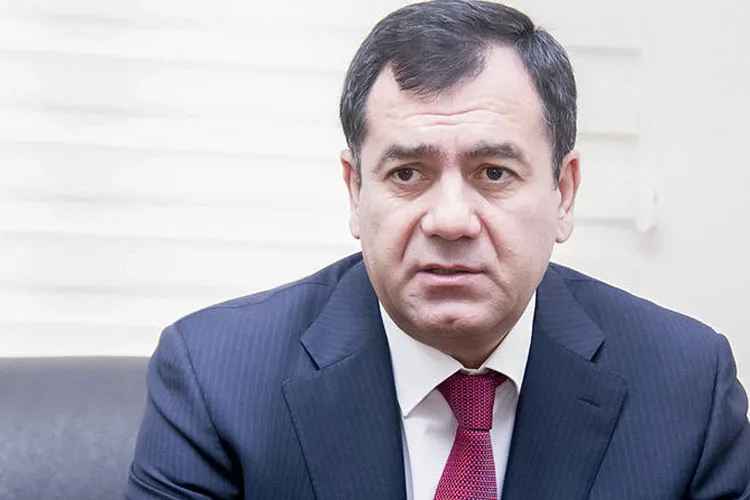 "Putinin adamı sayılan Tramp vəzifədə qalmaqda davam edərsə, ABŞ-ni yox olmaq təhlükəsi gözləyir"