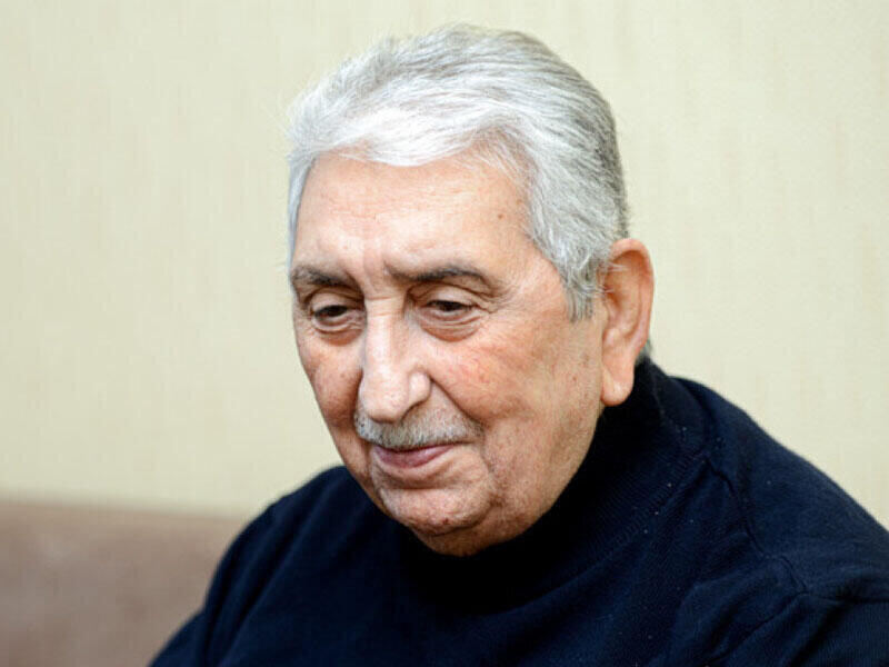 Xalq artisti Arif Babayevin qəbirüstü abidəsi ucaldıldı - FOTO