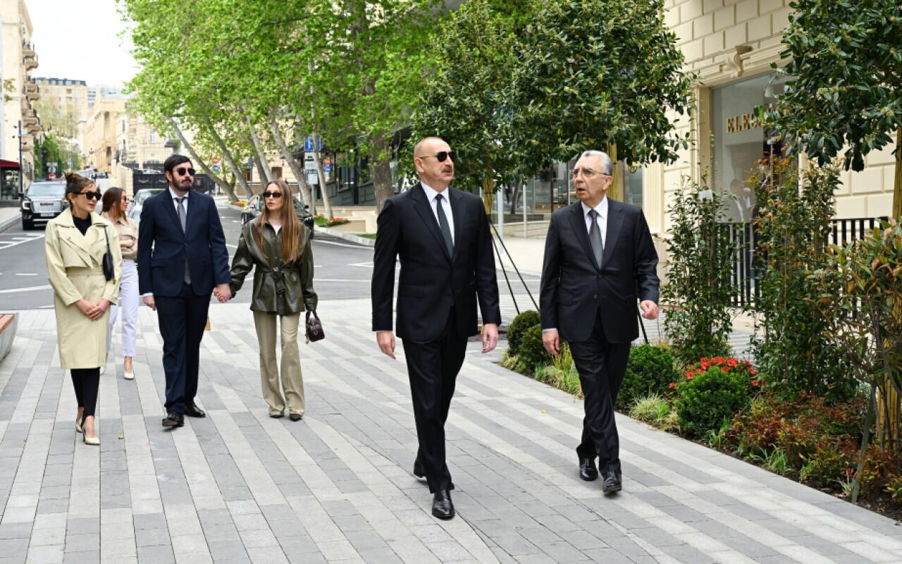 Prezident İlham Əliyev Bakının İslam Səfərli küçəsinin yenidənqurmadan sonra açılışında iştirak edib