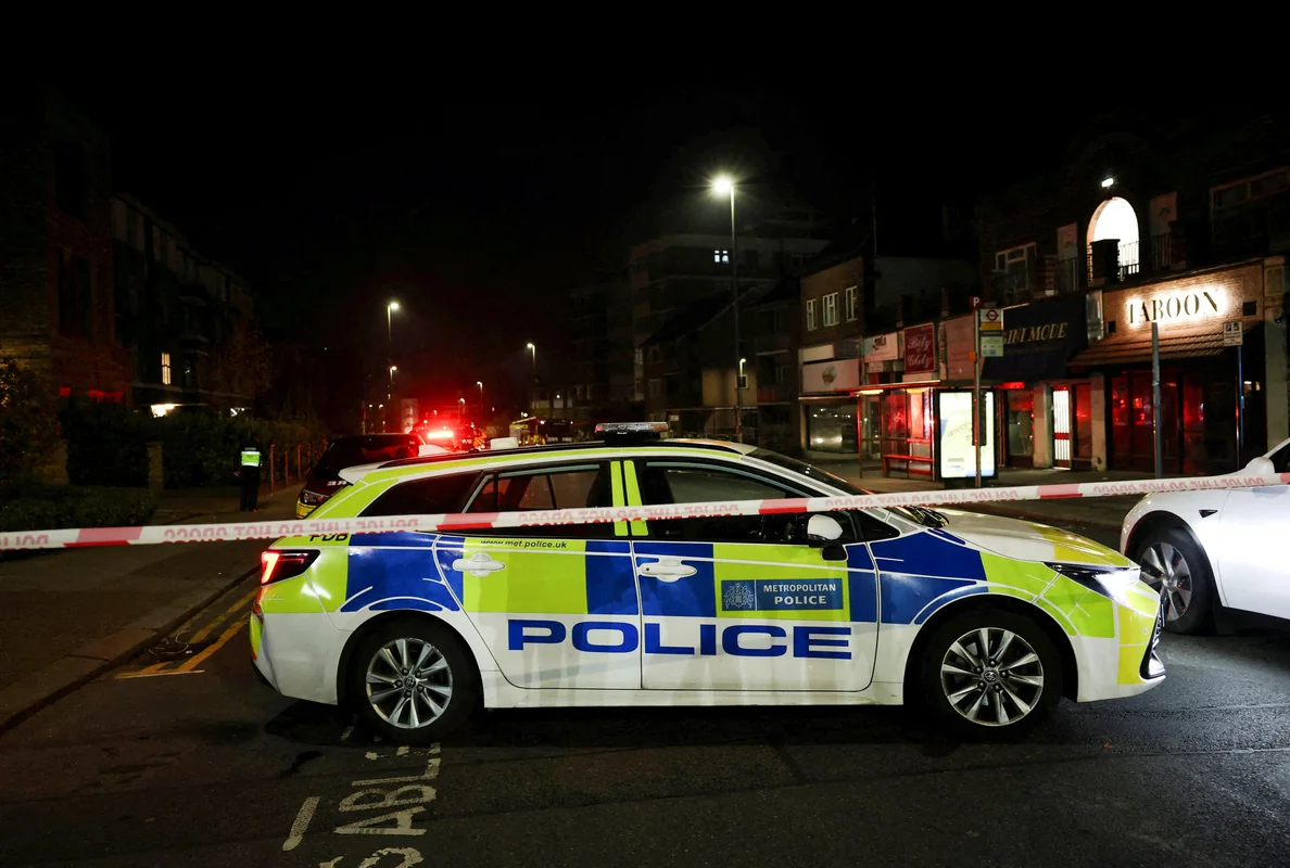 Britaniyada İrana həsr olunmuş xatirə divarının yandırılıb: İki nəfər saxlanılıb