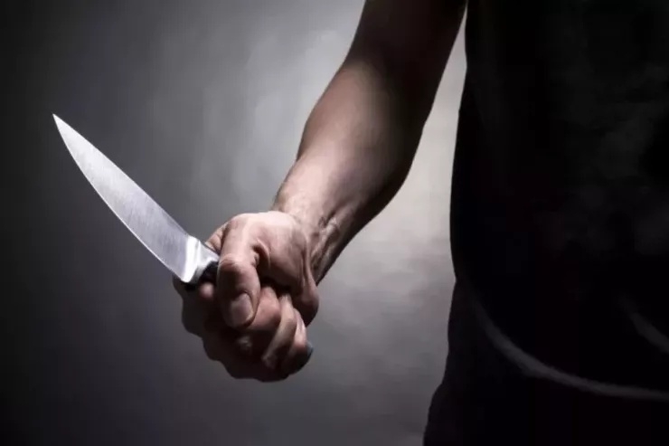 Biləsuvarda iki gənc bıçaqlandı