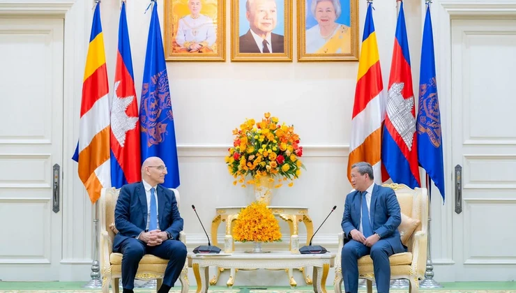 Elçin Əmirbəyov Kambocaya səfər edib