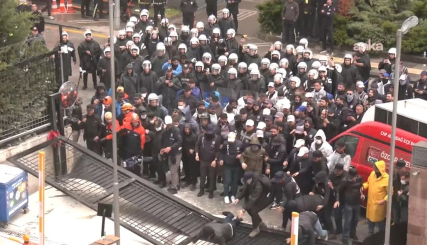 Polis CHP-nin baş qərargahına daxil oldu: Özgür Özəl binadan çıxarıldı - FOTOLAR