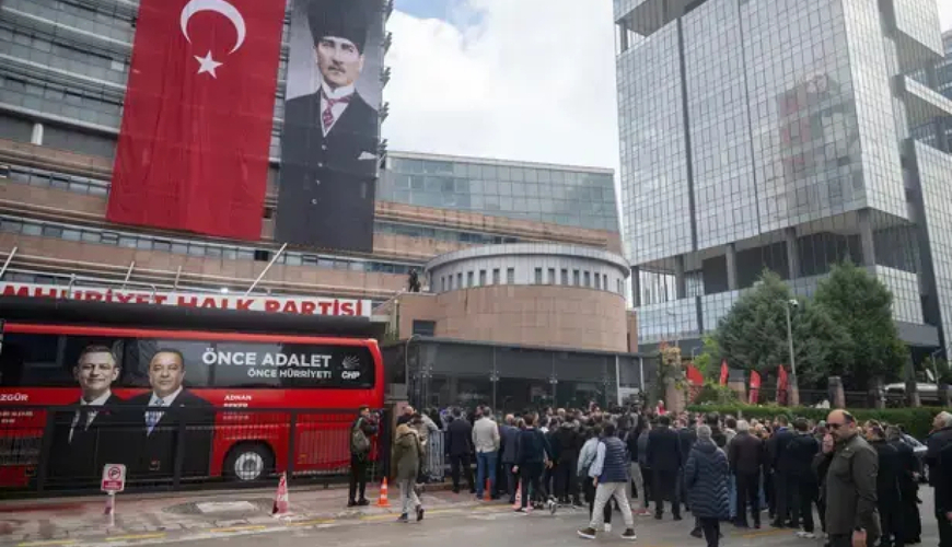 Çalxalanan Türkiyə siyasəti - biz kimin tərəfindəyik?