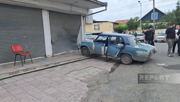 Lənkəranda sükan arxasında ürəktutması keçirən sürücü qəza törədib
