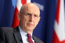 Britaniya müdafiə naziri havada təhlükəli vəziyyətlə üzləşib - Rusiyanın əməlidir?