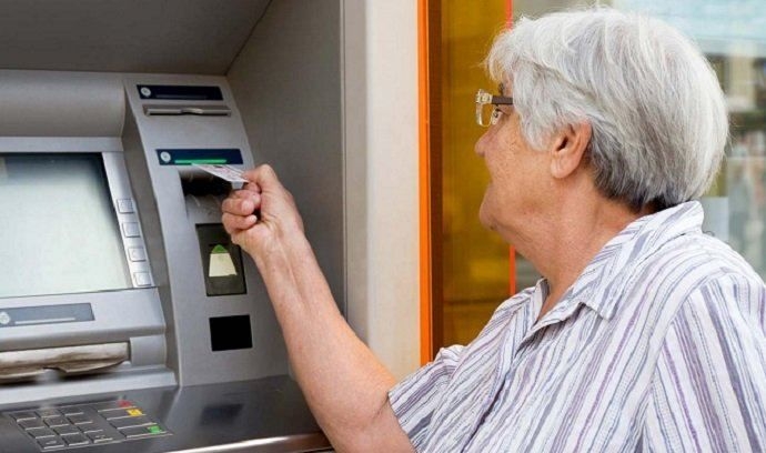 Azərbaycanda qadınların pensiya yaşının azaldılması təklif olunur