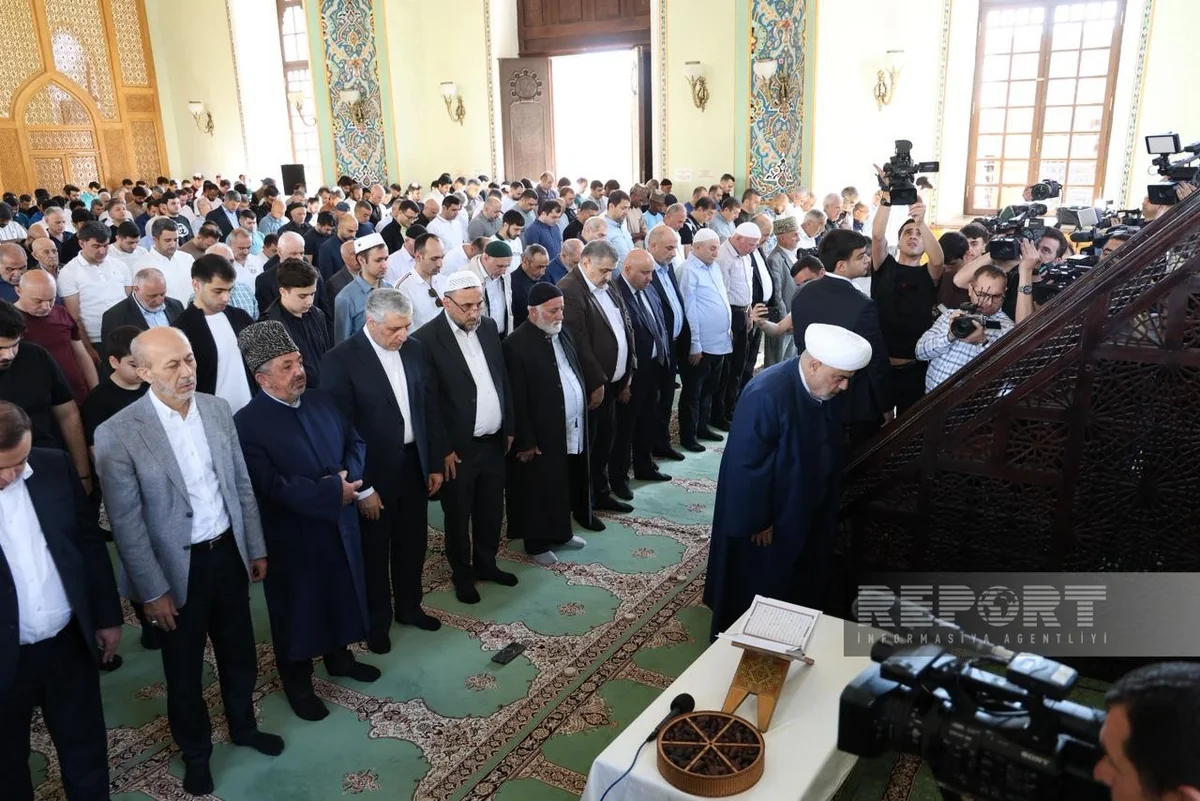 Təzəpir məscidində Qurban bayramı namazı qılınıb