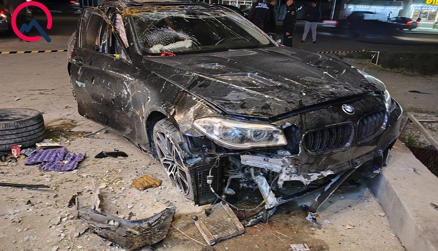 “BMW” idarəetmədən çıxıb aşdı - Yaralılar var