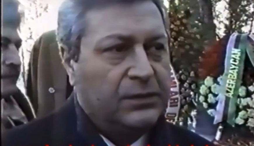 Ayaz Mütəllibov Rəsulzadənin məzarı başında: – 1992-ci ilin nadir GÖRÜNTÜLƏRİ