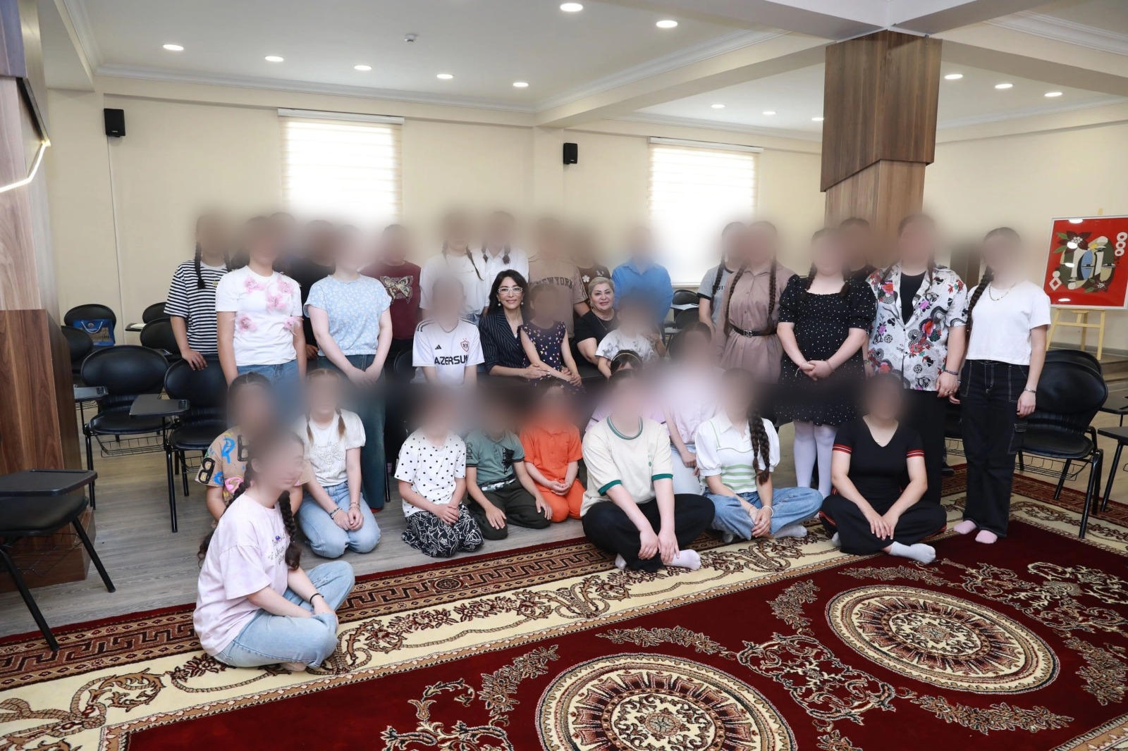 Ombudsman “İnsan Hüquqları Aylığı” çərçivəsində sığınacaqda olan uşaqlarla görüşüb