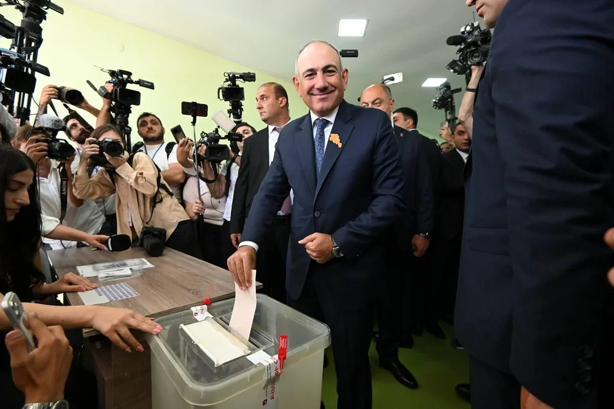 Paşinyan parlament seçkilərində səs verdi