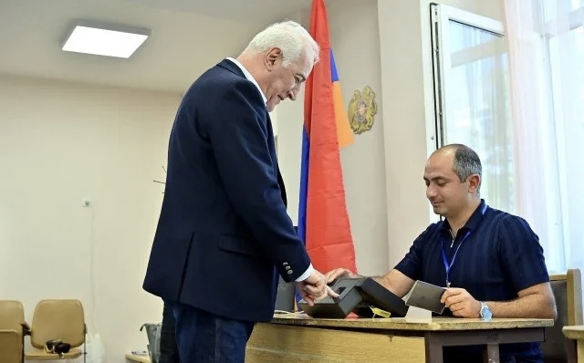 Ermənistan prezidenti səs verdi
