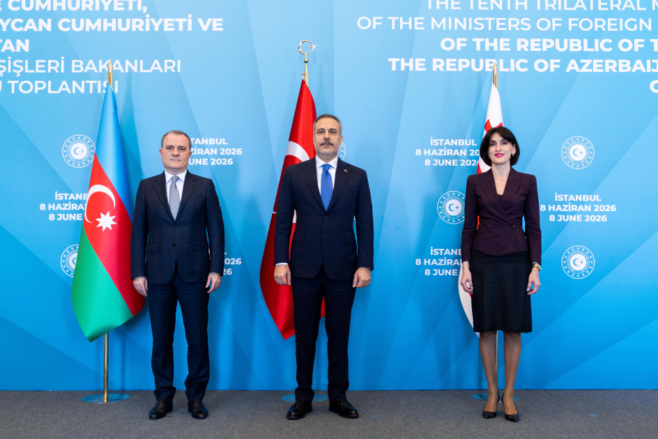 Üç ölkənin XİN başçıları Çırağan Sarayında görüşdü