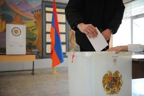 Ermənistan seçiciləri ”real Ermənistana” və regional sülhə səs verdi, amma…