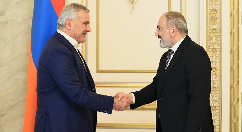 Paşinyan Karapetyanı məhkəməyə verdi - Səbəb 300 min azərbaycanlı məsələsidir