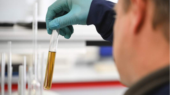 Laboratoriya bitki yağına yüksək keyfiyyətli mühərrik yağı sertifikatı verdi