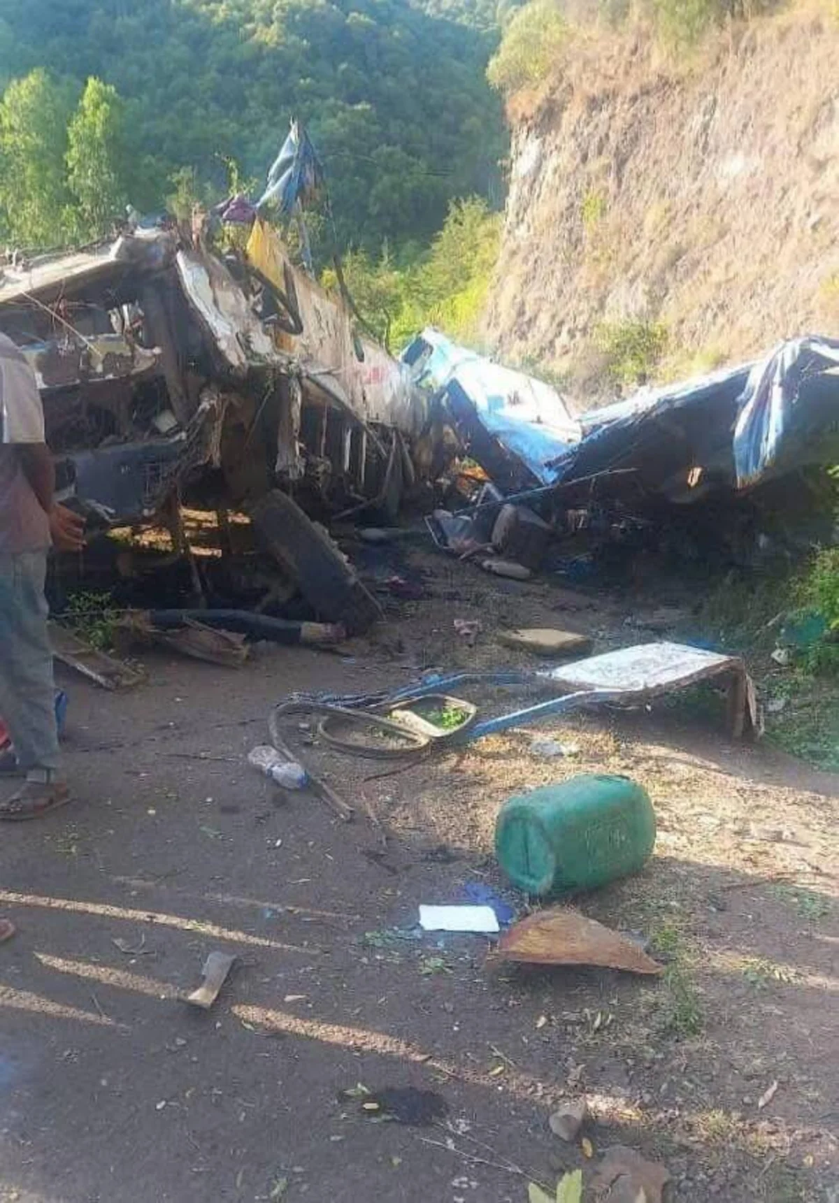 Efiopiyada avtobus dərəyə aşıb, 28 nəfər ölüb