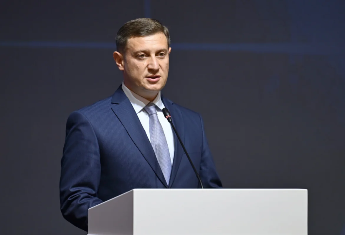 Anar İsrafilov vəzifədən getdi