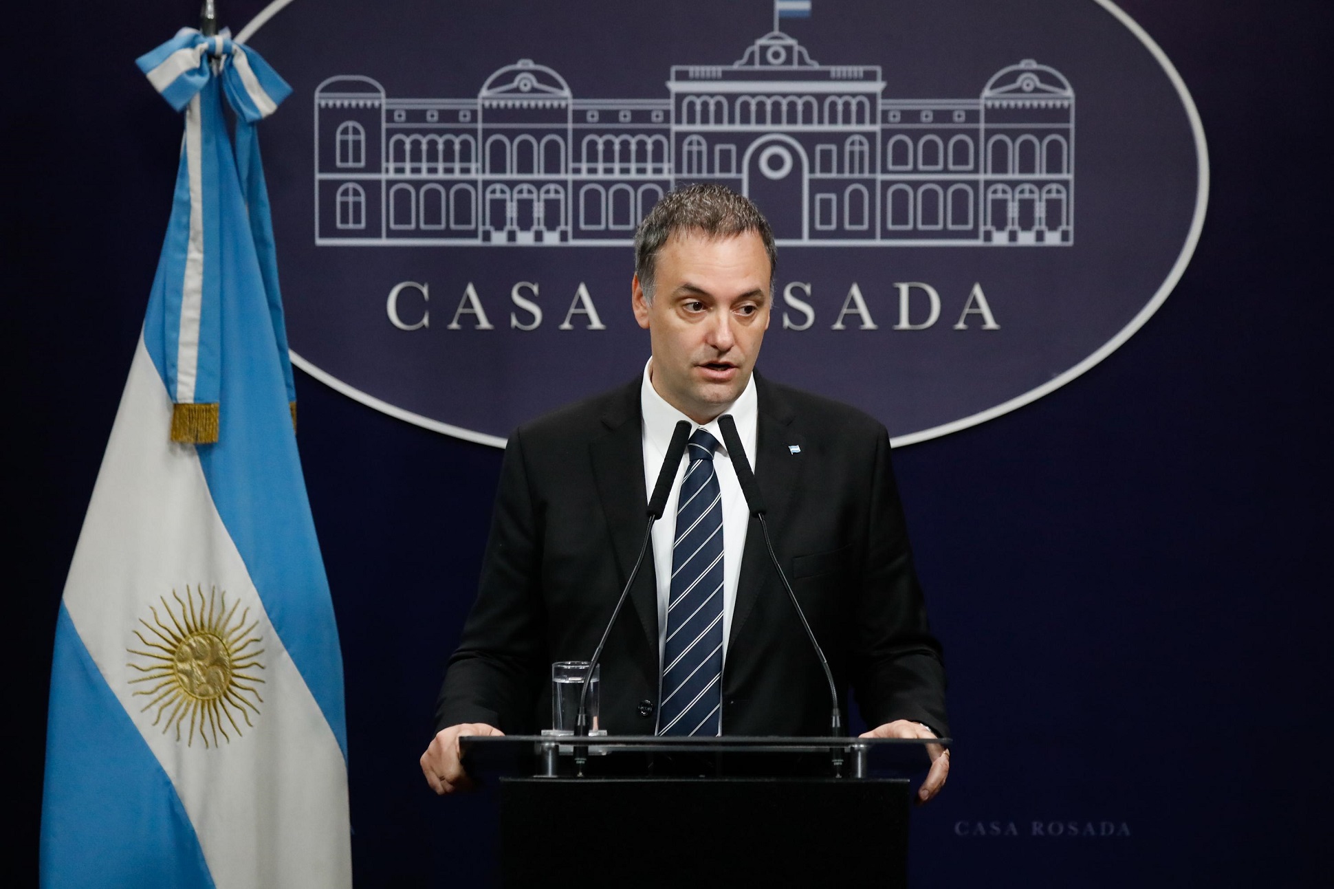 Argentinanın Baş naziri istefa verdi