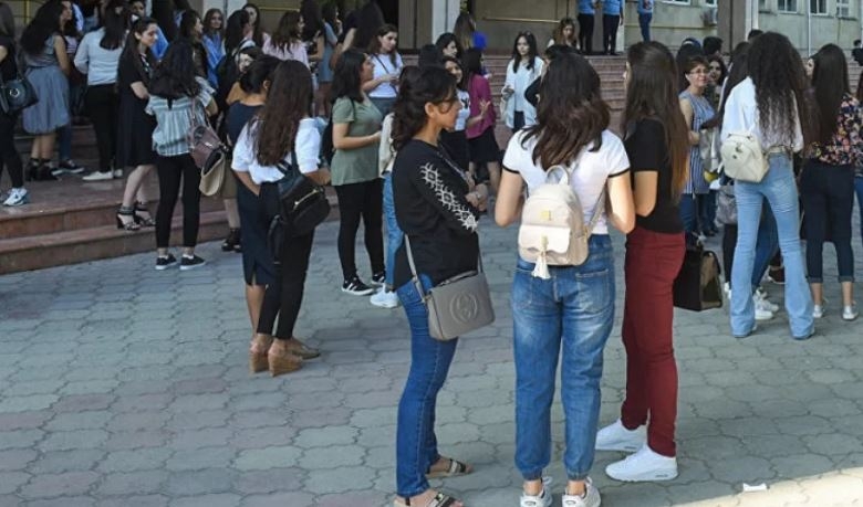 Tələbə qızlar arasında sorğu – maraqlı nəticələr