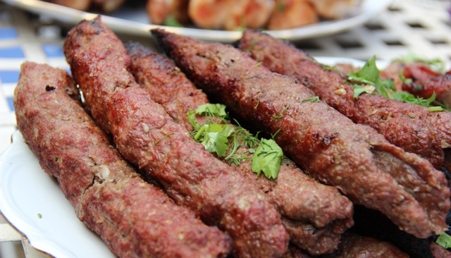 Ölkə boyu total YOXLAMA: mənşəyi bilinməyən ətlər restoranlara necə daxil olur?