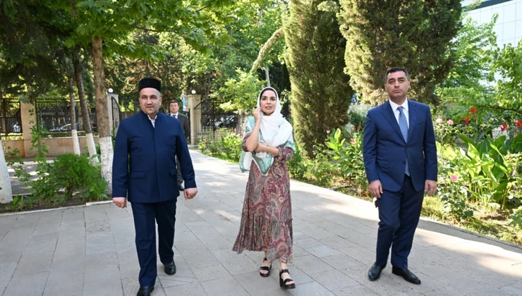 Leyla Əliyeva Yevlaxda Cümə məscidini ziyarət edib