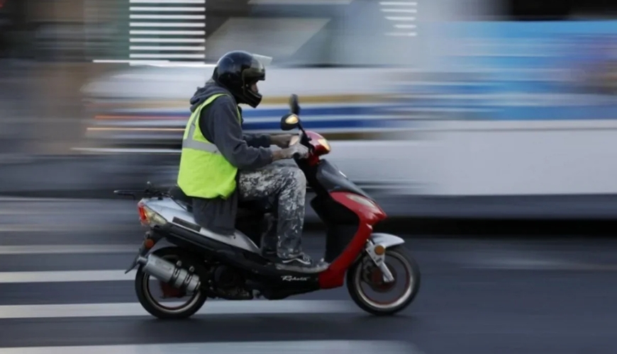 Moped sahibləri OXUSUN