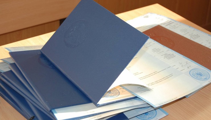 Minlərlə tələbəni maraqlandıran xəbər: Xaricə getmədən oxuyanları nə gözləyir?