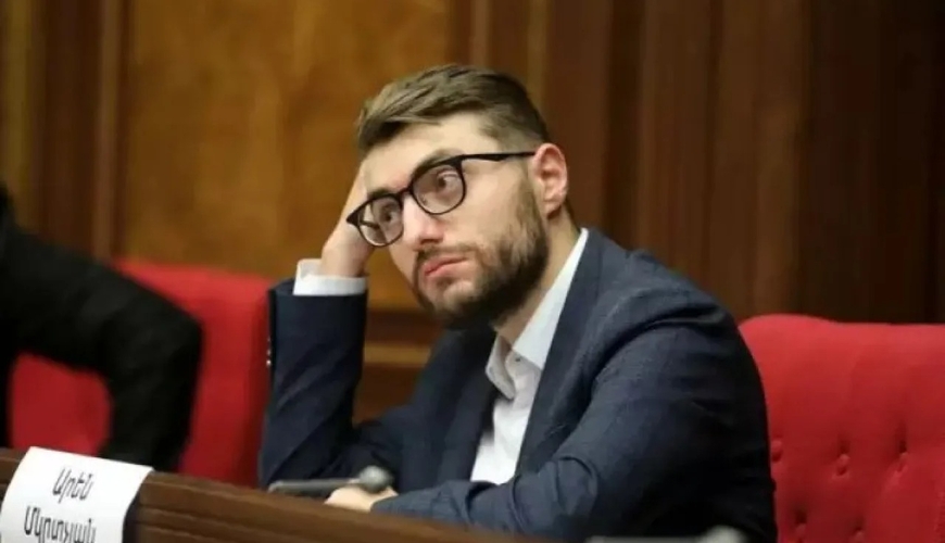 Ermənistanda deputat istefa verdi