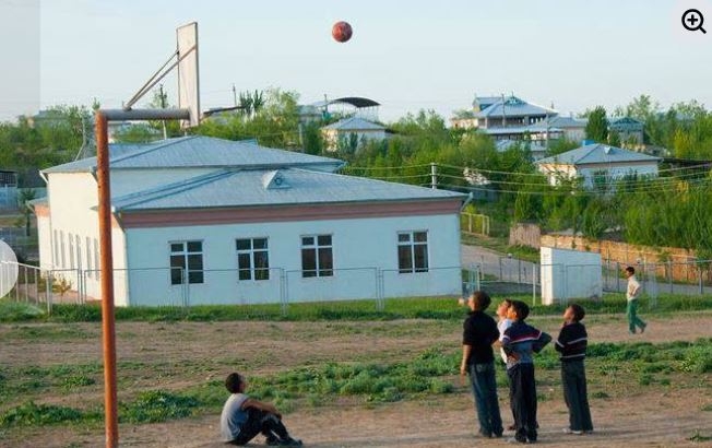 “La-Skala”da ariya oxumalıydı, Zobucuqda yasin oxuyur