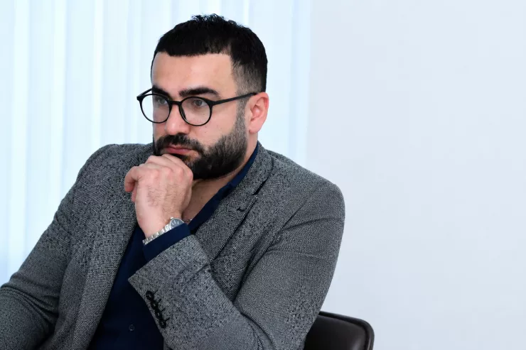 Sanki Cənnət anaların 