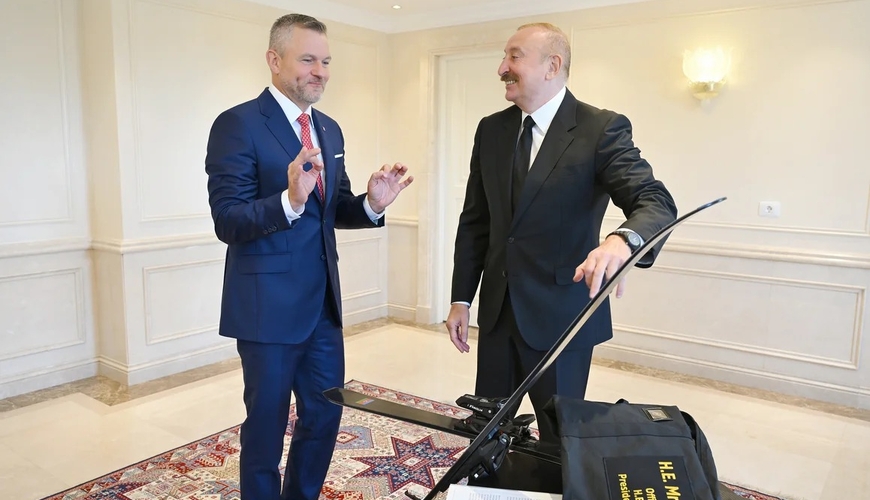 Peter Pelleqrini İlham Əliyevə xizək hədiyyə etdi 