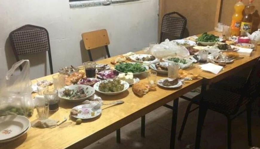 Ofisiantlar arasında pula görə dava düşdü — Məhkəmə