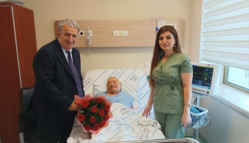 İsa Həbibbəyli akademik Ömər Eldarovu xəstəxanada ziyarət etdi - FOTO