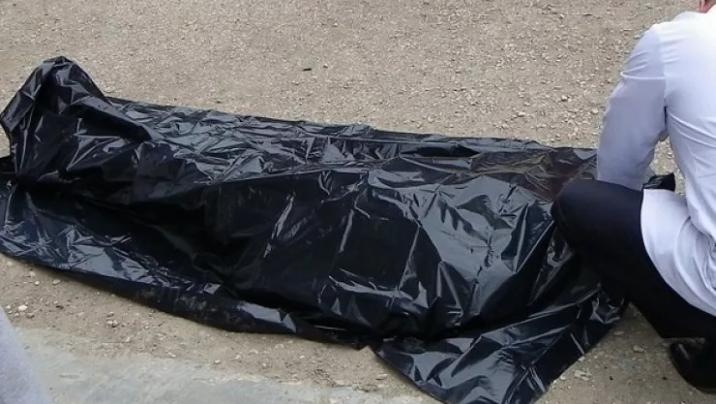 Bakıda evin həyətində meyit tapıldı