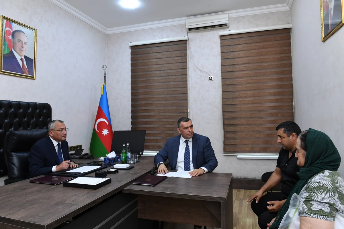 Rövşən Rzayev vətəndaş qəbulu keçirib