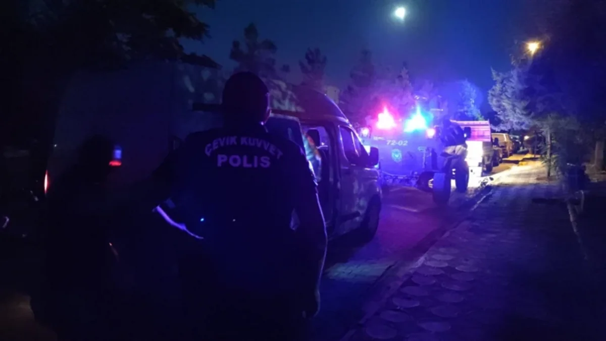 Batman qəbiristanlığında AK Partinin üzvü güllələnib