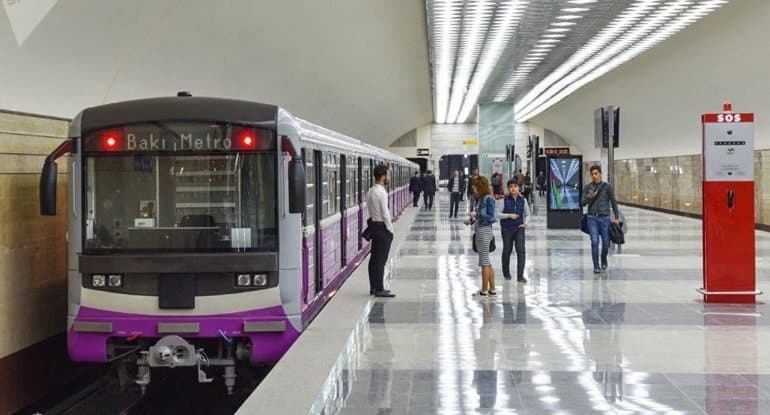 Metroda həyəcanlı anlar - Sərnişinlər təcili çıxarıldı 
