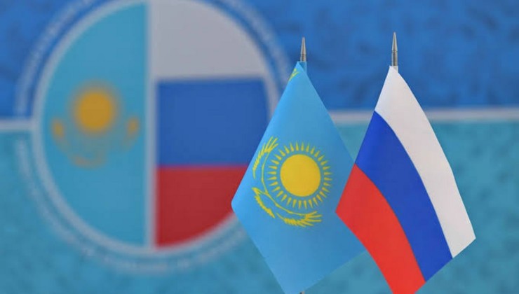 Qazaxıstan Rusiyaya yardım əli uzadır - Rus neftini emal etmək üçün Moskva ilə danışıqlar gedir