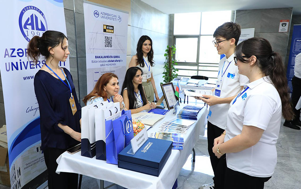 Abituriyentlərə Azərbaycan Universiteti haqqında məlumat verildi - Fotolar
