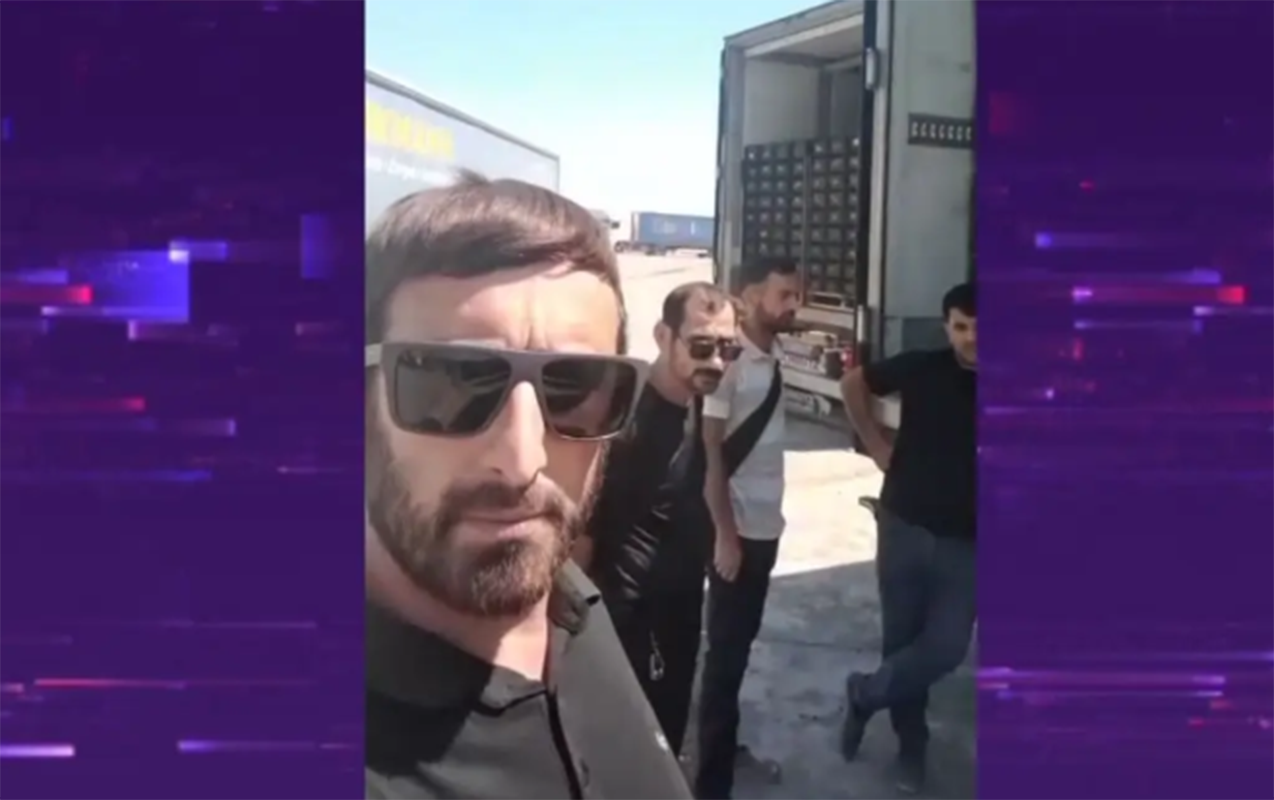 Azərbaycanlı sürücülər sərhəddə qalıblar - 100 minlik məhsul xarab oldu - Video