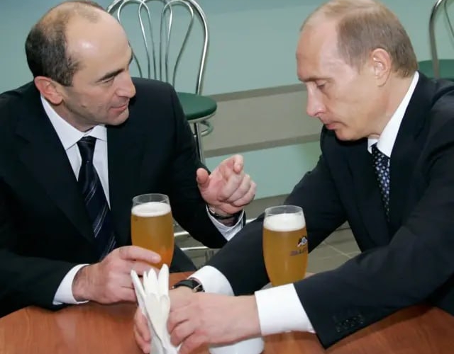 Putin istintaq təcridxanasında olan Robert Köçəryana teleqram göndərdi