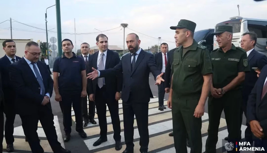 Sərhədlər açılır? – Nazirin səfərinin pərdəarxası