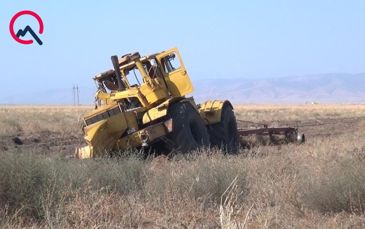 Ağdamda traktor minaya düşdü