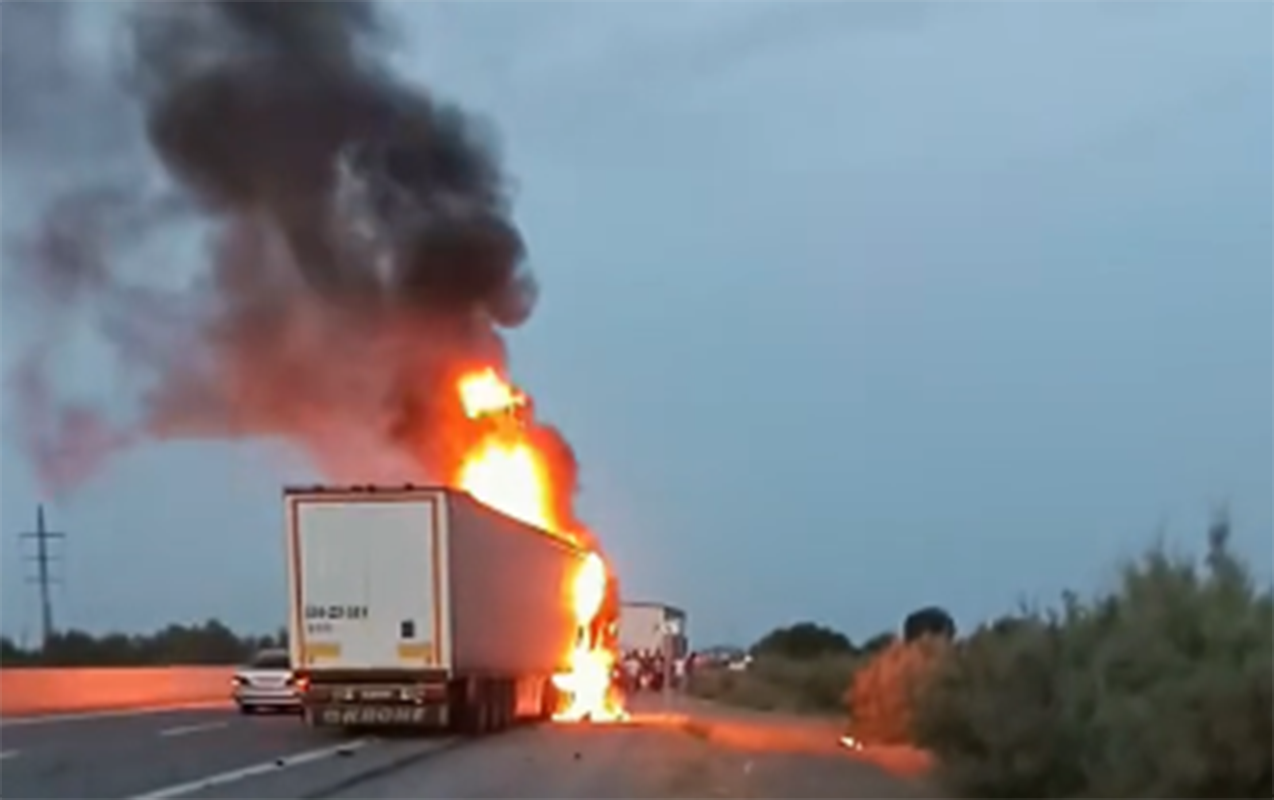 Ucarda TIR yandı - Video
