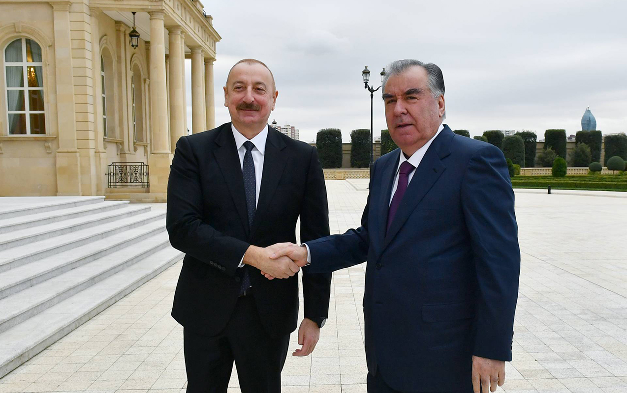 Prezident həmkarını təbrik etdi