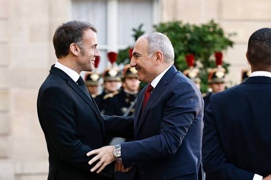 Moskvaya çağırılan Paşinyanın səsi Parisdən gəldi – Qəfil uçuş