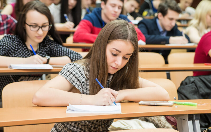 Azərbaycanlı tələbələr Rusiyanı seçir? - Rəqəmlərdəki GERÇƏK